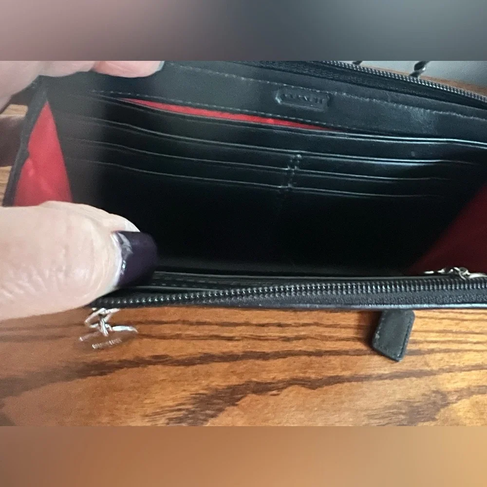 COACH-Stylish Black and Red Plaid Poppy Signature Tartan Women's Wristlet, EUC - Picture 3 of 4